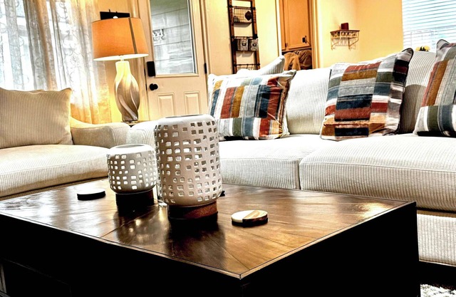 Stylish 4BR Retreat in Cypress - King Bed -Fireplace -Outdoor Patio - TVs in 4 R