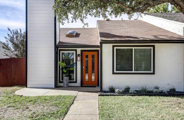 Stylish Allen Home near Watters Creek Village