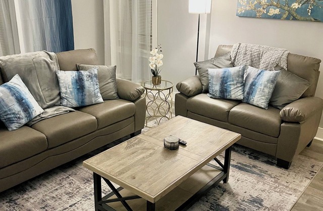 Stylish and Cozy 2BR, Family Friendly, Free Parking