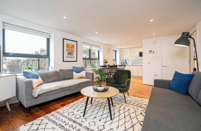 Stylish Apartment on Lombard Lane