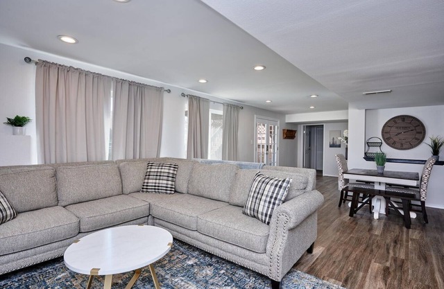 Stylish basement/apartment ideal for long stays