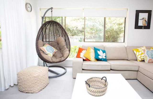 STYLISH Beach house - 9 min walk to SOUTH GOLDEN beach! BOOK BLUESFEST!