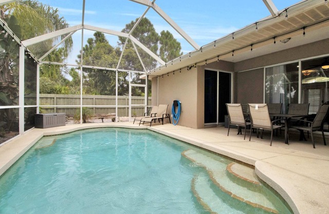 Stylish & Bright, Mins to Downtown, Pool, Parking