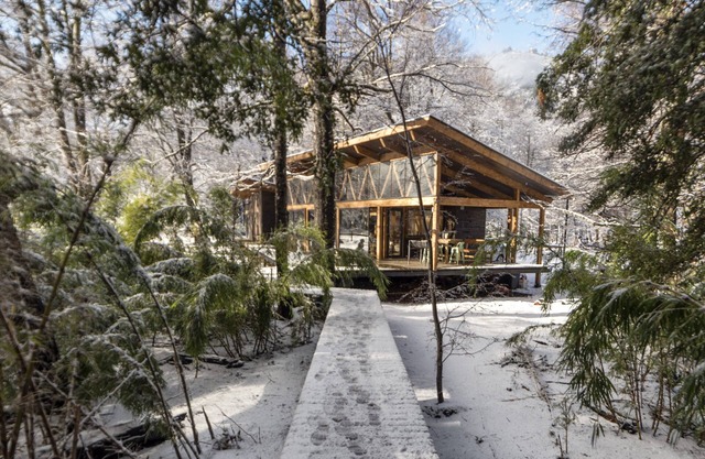 Stylish cabin in Corralco with Hot Tub in the middle of the native forest.