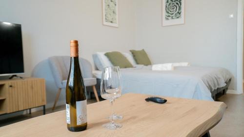 Stylish, Central Studio Close to Tram & Shops