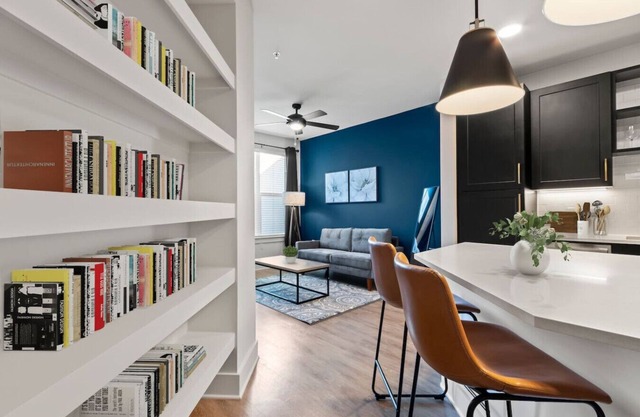 Stylish & Clean Oasis | City Center | Pool & Gym