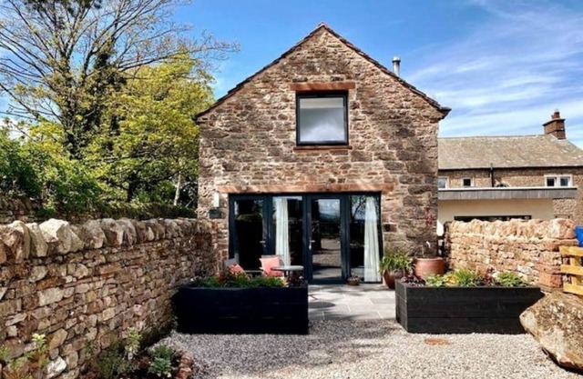 Stylish & cosy barn near Michelin-starred pub