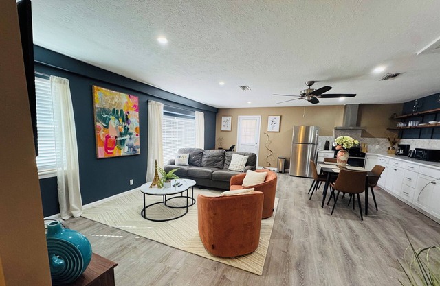 Stylish Cozy 2-bedroom Duplex in enjoyable Stafford with WiFi, AC, Smart TVs