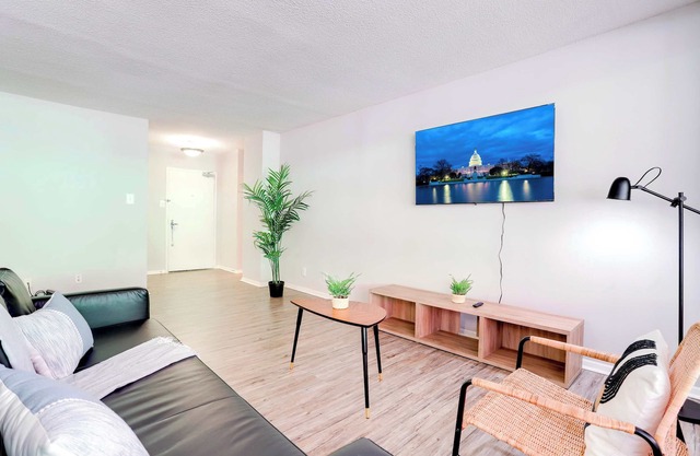 Stylish Crystal City Apt | Enjoy Gym Amenities