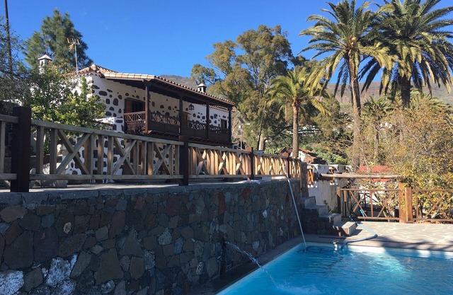 Stylish decorated typical Canarian cottage with private pool for 6 persons