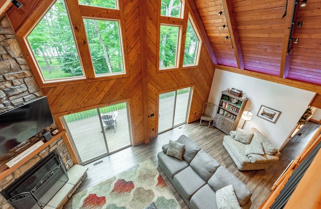 Stylish Deep Creek Getaway w/Dock & Hot Tub