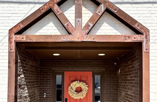 Stylish downtown apartment in Brownwood close to all of the downtown events