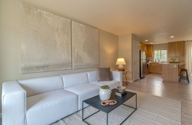Stylish Entire Townhome w/greenspace throughout! Serene!