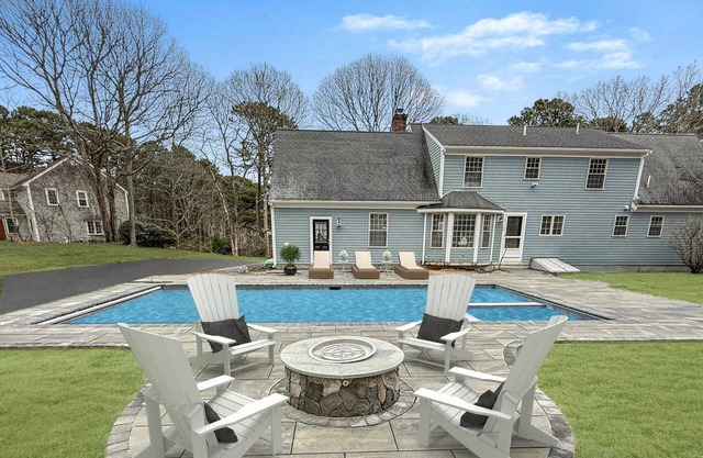Stylish Family Retreat, Pool & Hot Tub