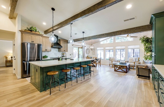 Stylish Flagstaff Hideaway w/Hot Tub & Fire Pit!