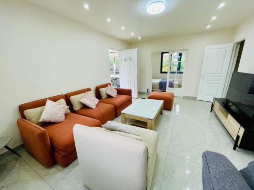 Stylish, Calm and Green Home Stay