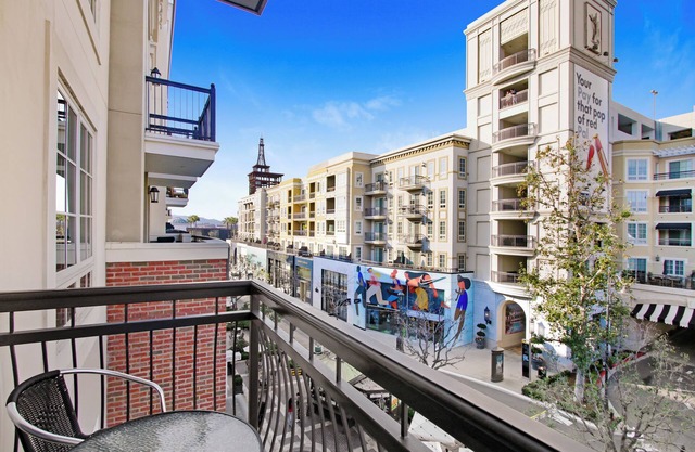 Stylish, furnished 2Bedroom at the Americana at Brand!