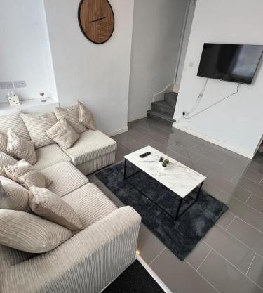 Stylish home Sleeps 4 Close to CBS Arena & City Centre with Garden