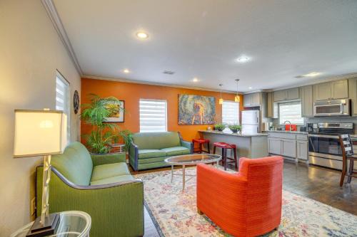 Stylish Houston Condo with Bright Outdoor Area!