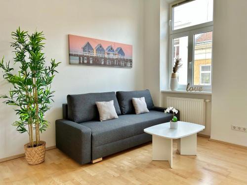 Stylish Long-Term Apartment with Free Parking