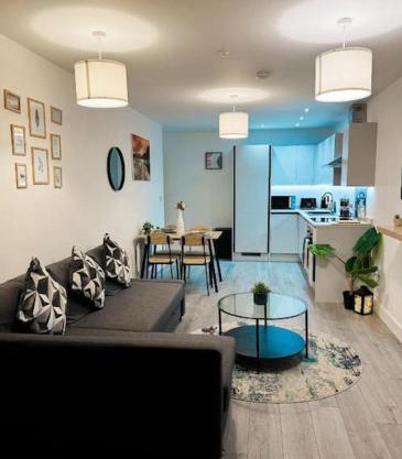 Stylish Madison Apartment with Balcony - FREE Car Parking - Hemel Hempstead Town Centre