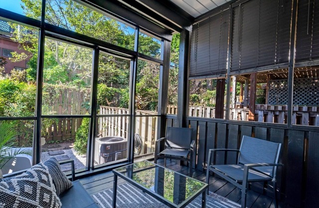 Stylish Modern Row Home In Federal Hill Minutes to Inner Harbor!