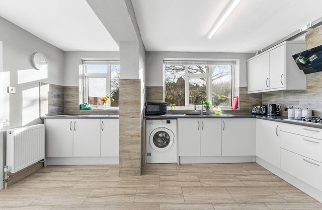 Stylish Nottingham House - Parking - Garden