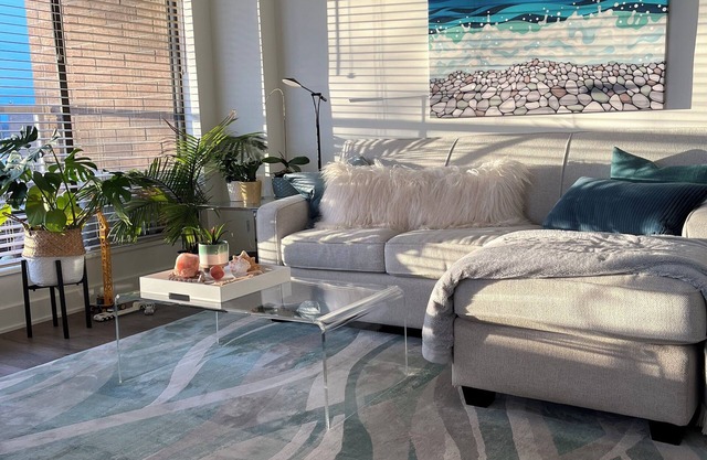 Stylish,one-bedroom waterfront apartment with beautiful views!