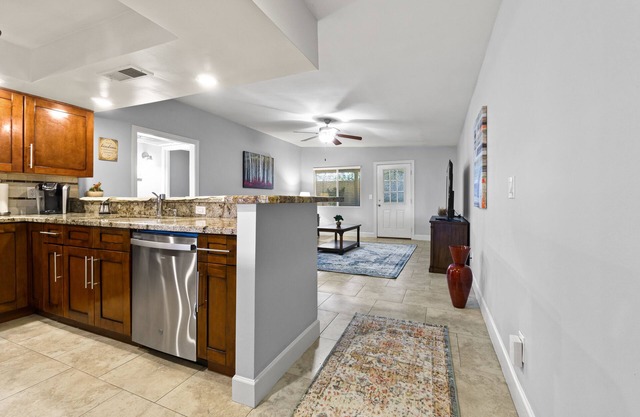 Stylish, quiet 2-bedroom in Central Phoenix GCU