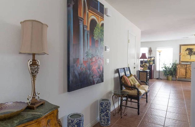 Stylish retreat, entire 3 bdrm home, 10 mins from the Strip