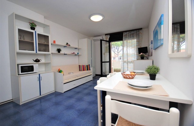 Stylish studio apartment in pool residence