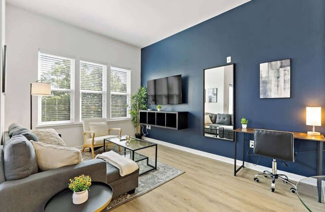 Stylish Studio DT | Pool, Gym, W/D & Free Parking