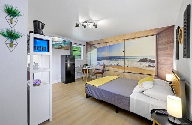 Stylish Suite Near Shops with Free Parking and fast wi-fi