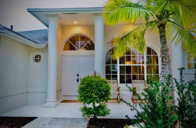 Stylish Teakwood Villa close to West Palm Beach, Wellington & beautiful beaches