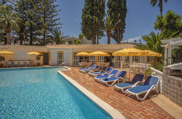 Stylish two bedroom apartment with garden vieuw