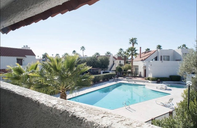 Stylish, updated 2bed/2bath 2 miles from the Vegas Strip!