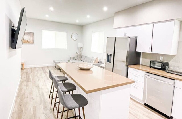 Stylish Townhouse in Mid City -CR2-CUL