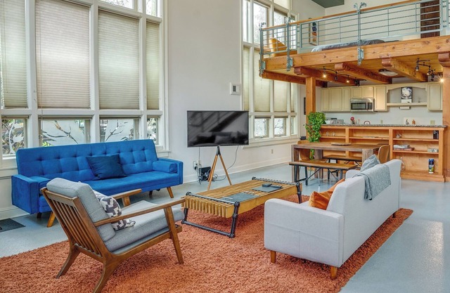 Stylish West Oakland Vacation Rental Loft