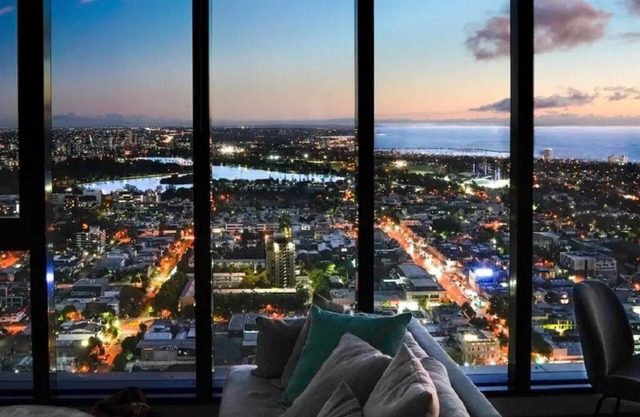 Suave spacious amazing views high above the cityn
