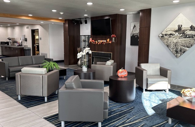 Sugar Creek Inn & Suites