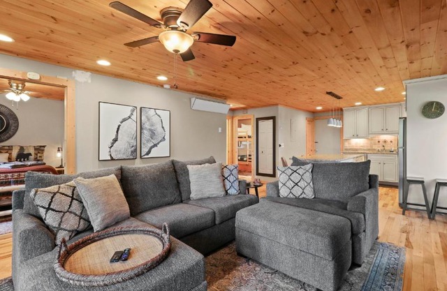 Sugar Mtn 2BR Condo Ground Level Sleeps 7