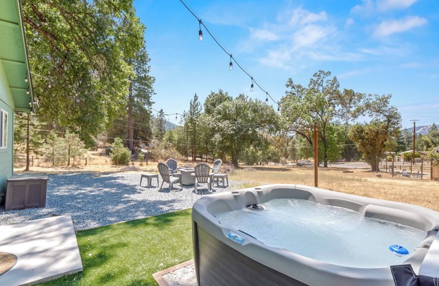 Sugar Pine Cottage 1BD1BTH Yosemite & Bass Getaway