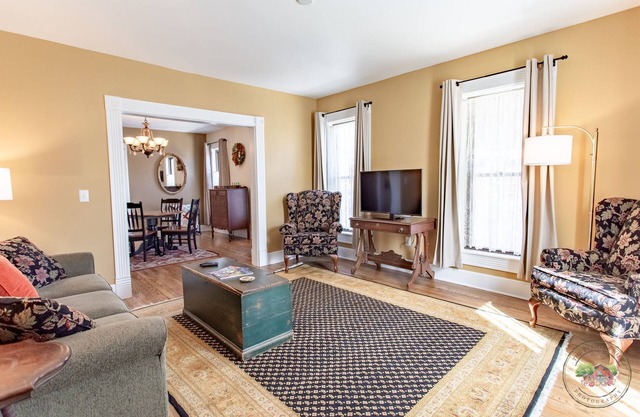 Sugar River Suite - Your Sweet Escape in the Heart of it All!