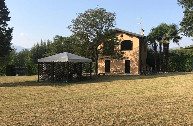 Suggestive Casottino immersed in the green of Brianza