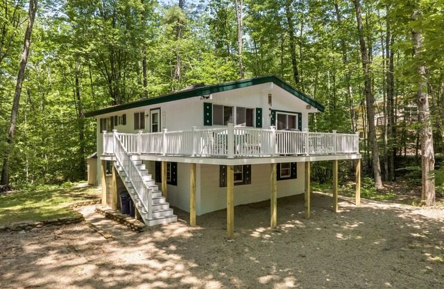 Suissevale Chalet sleeps 8 just a short walk to the beach