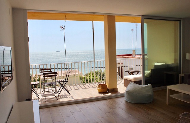 SUITABLE IN THE PORT OF SANTA MARÍA, WITH IMPRESSIVE VIEWS TO THE SEA (FUENTEBRAVÍA