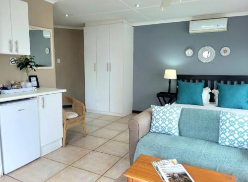 Suite 11- Deja' Blu Bed and Breakfast- East London