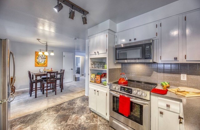 Suite 35A Sunroom – Boutique Medical Housing Oasis