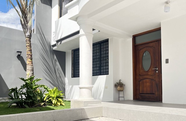 Suite Los Sauces, Tu Refugio de Elegancia y Comodidad