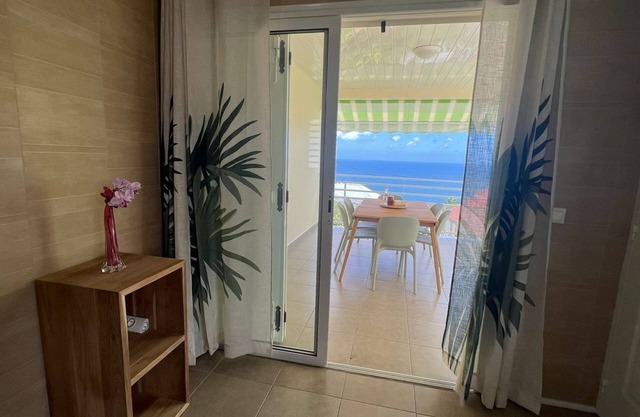 Suite Spacieuse 4 77m2 Offrant une Magnifique vue sur la mer et Les Saintes